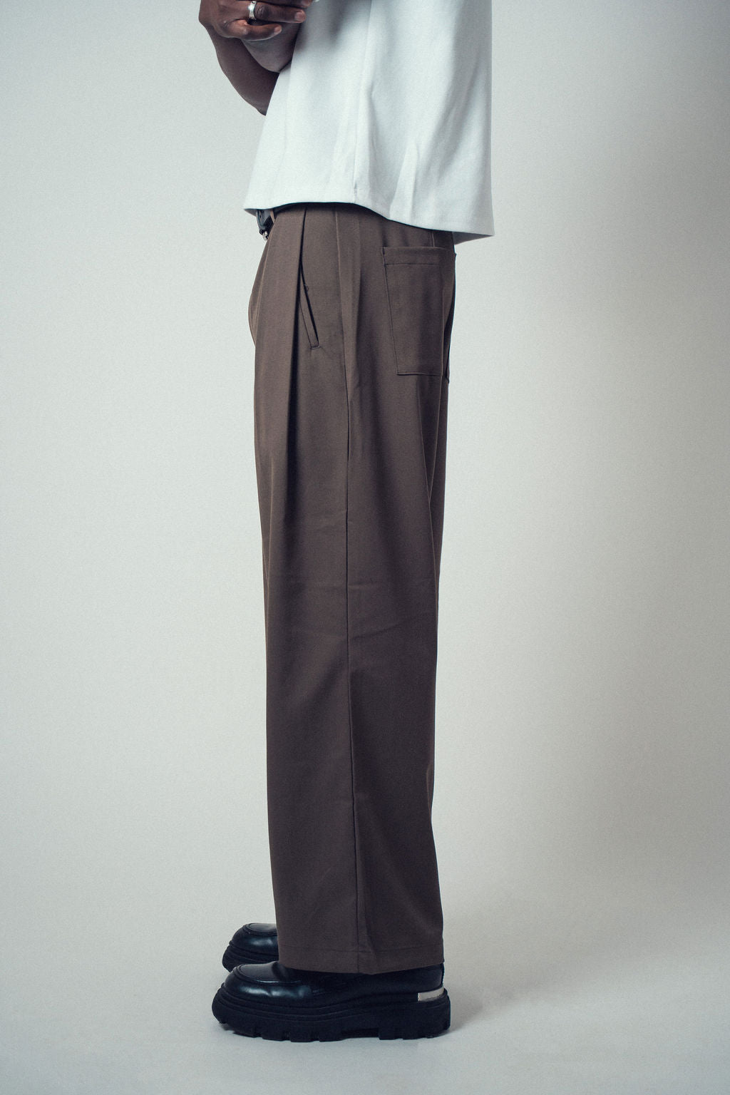 Margaret 2-Tuck Pants Dark Olive | ODD EVEN