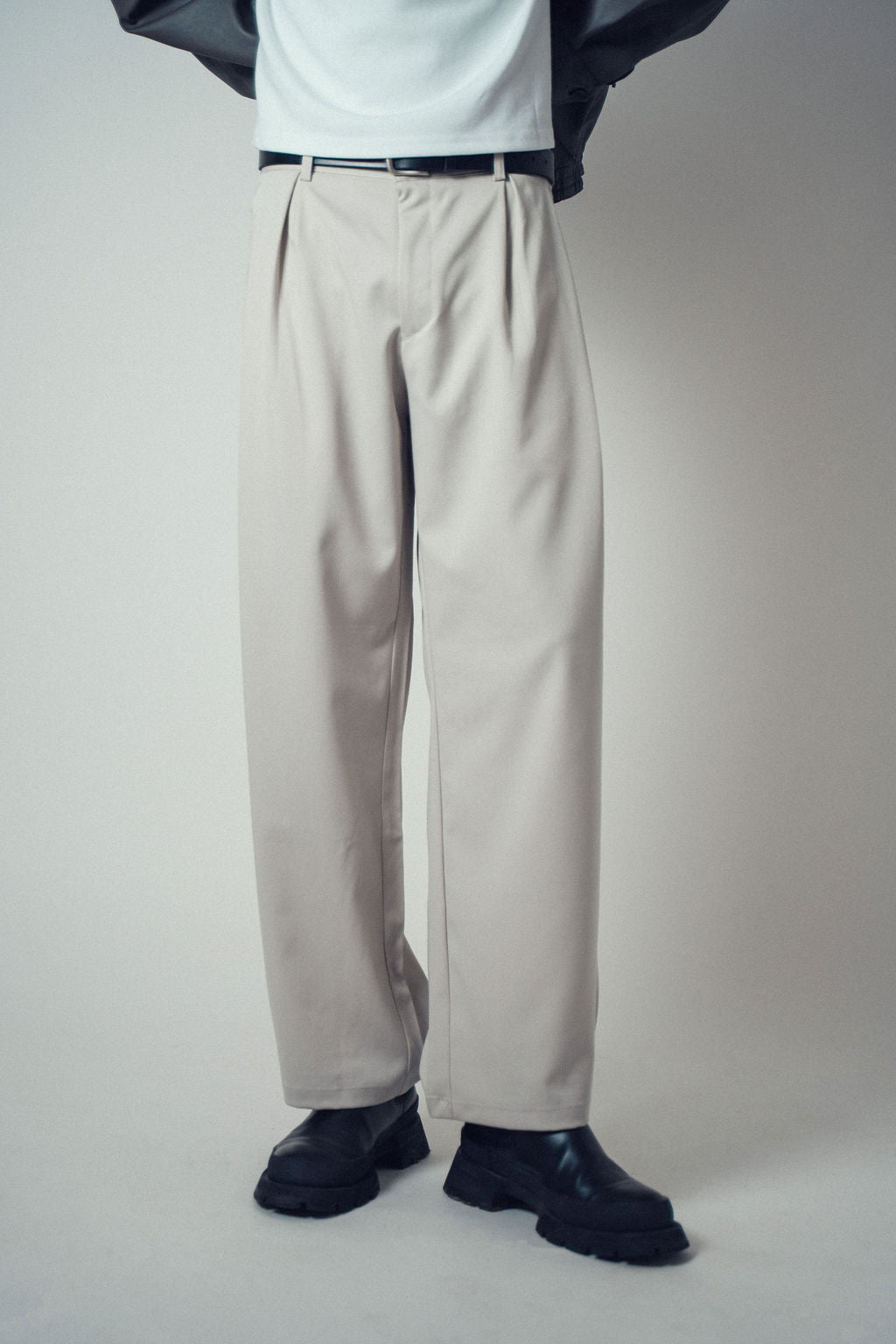 Margaret 2-Tuck Wide Leg Pants Light Beige | ODD EVEN