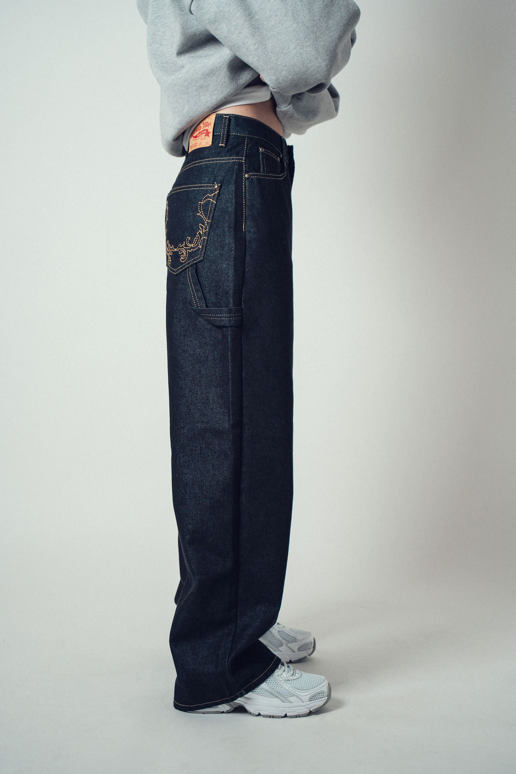 Develop Korea Golden Crown Jeans Black | ODD Even