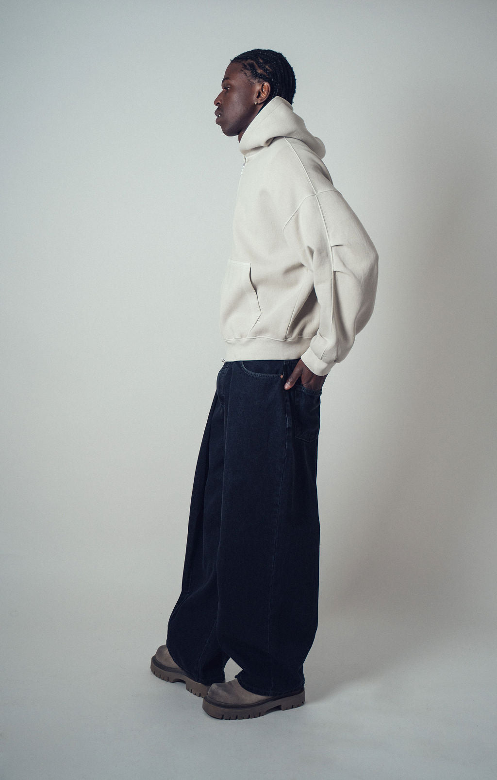 Howell Pleat Balloon Jeans Black | ODD EVEN