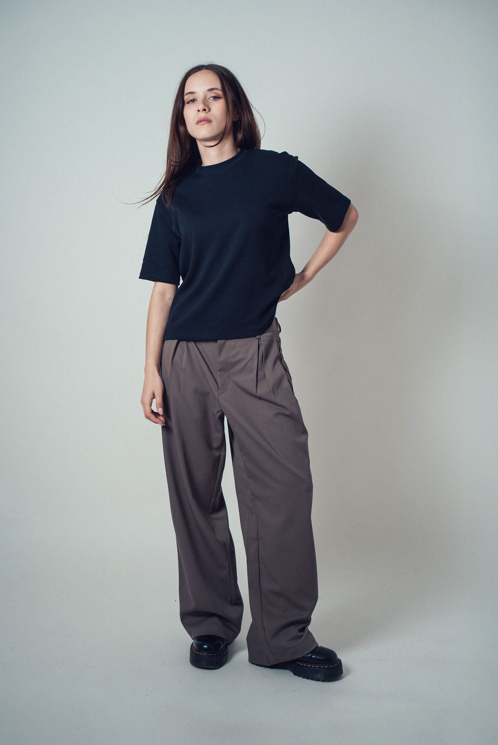 Margaret 2-Tuck Pants Brown | ODD EVEN