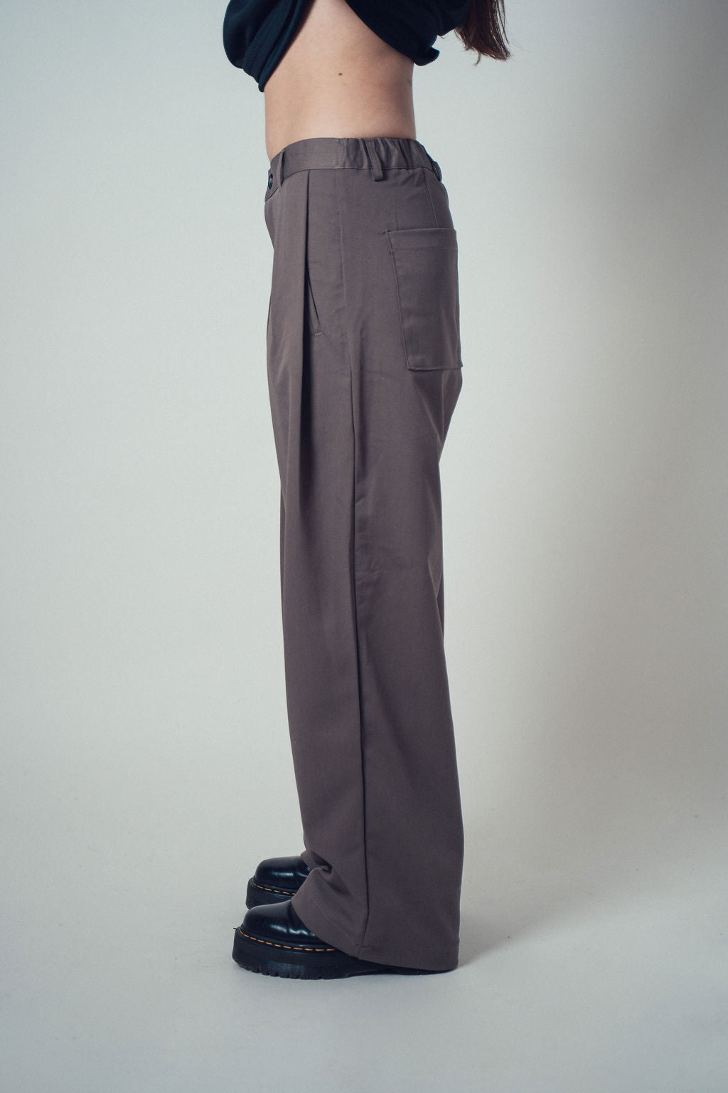 Margaret 2-Tuck Pants Brown | ODD EVEN