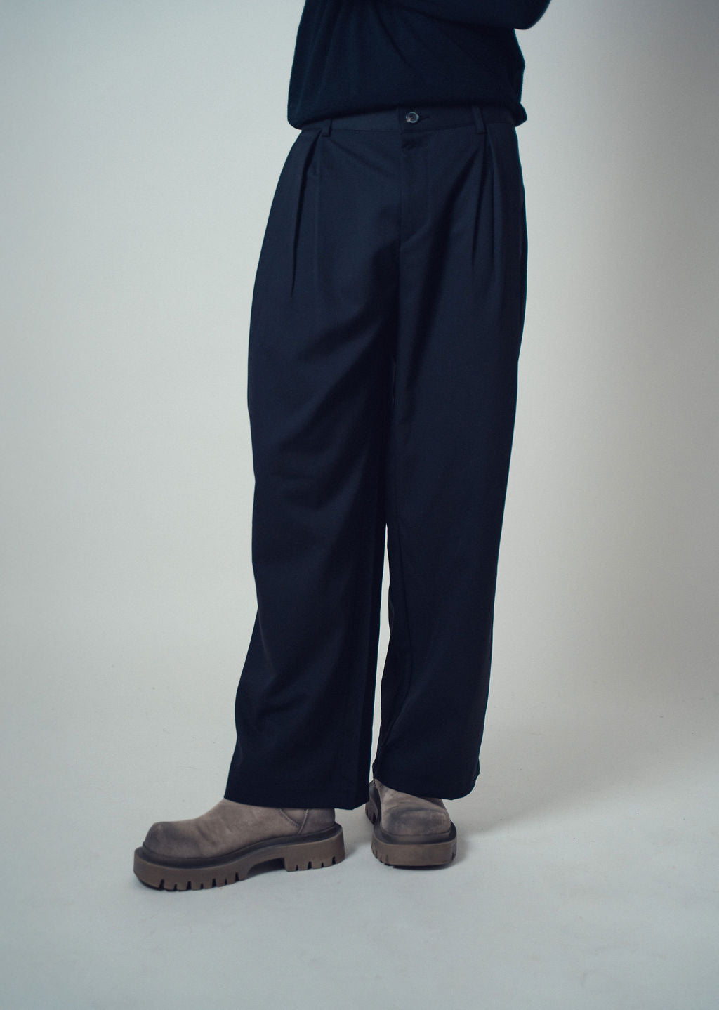 Margaret 2-Tuck Pants Black | ODD EVEN