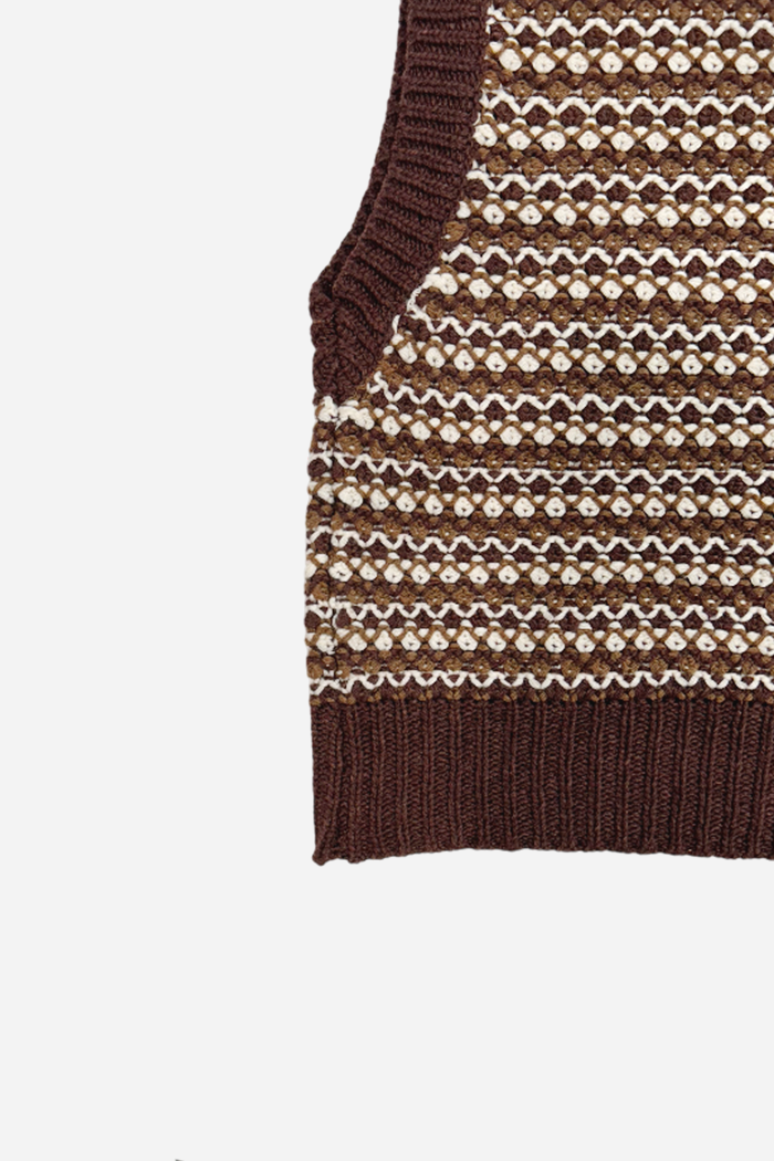 Vivacious Wellington Vest Burgundy | ODD EVEN