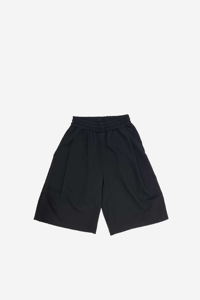 Chalk 1-Tuck Bermuda Shorts Black