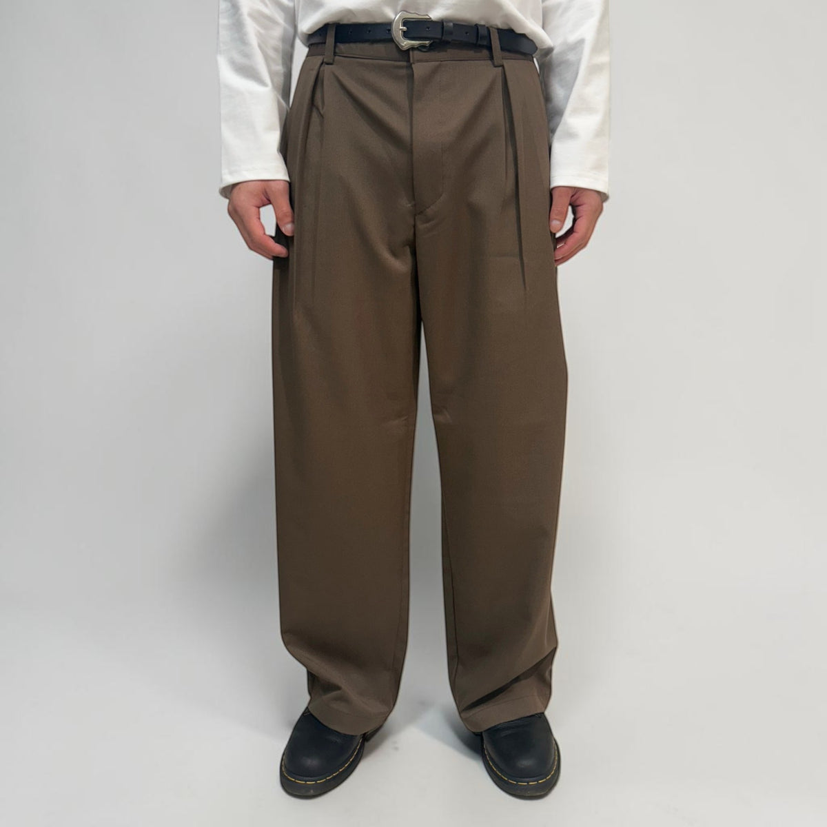Margaret 2-Tuck Pants Dark Olive | ODD EVEN
