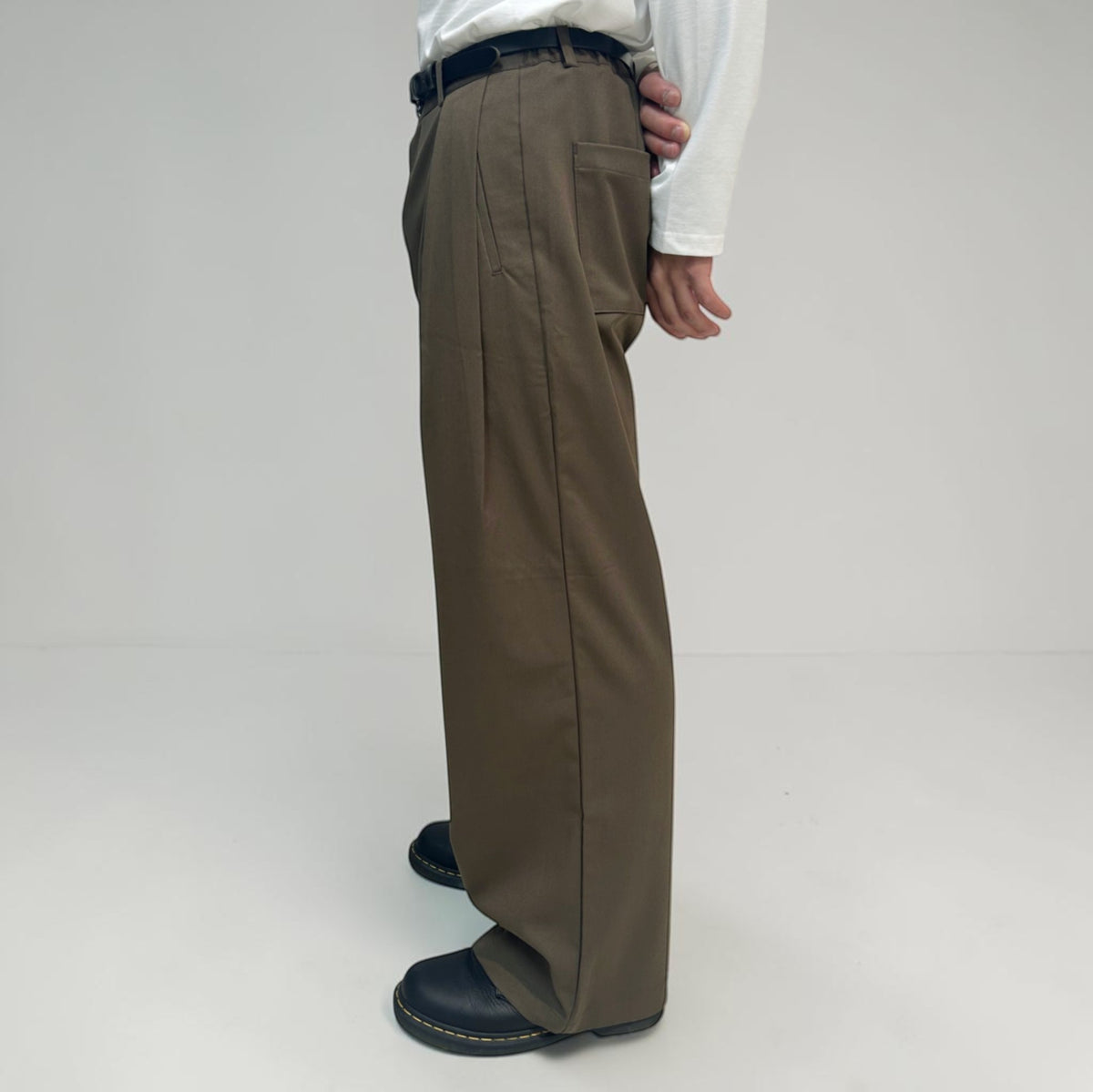Margaret 2-Tuck Pants Dark Olive | ODD EVEN