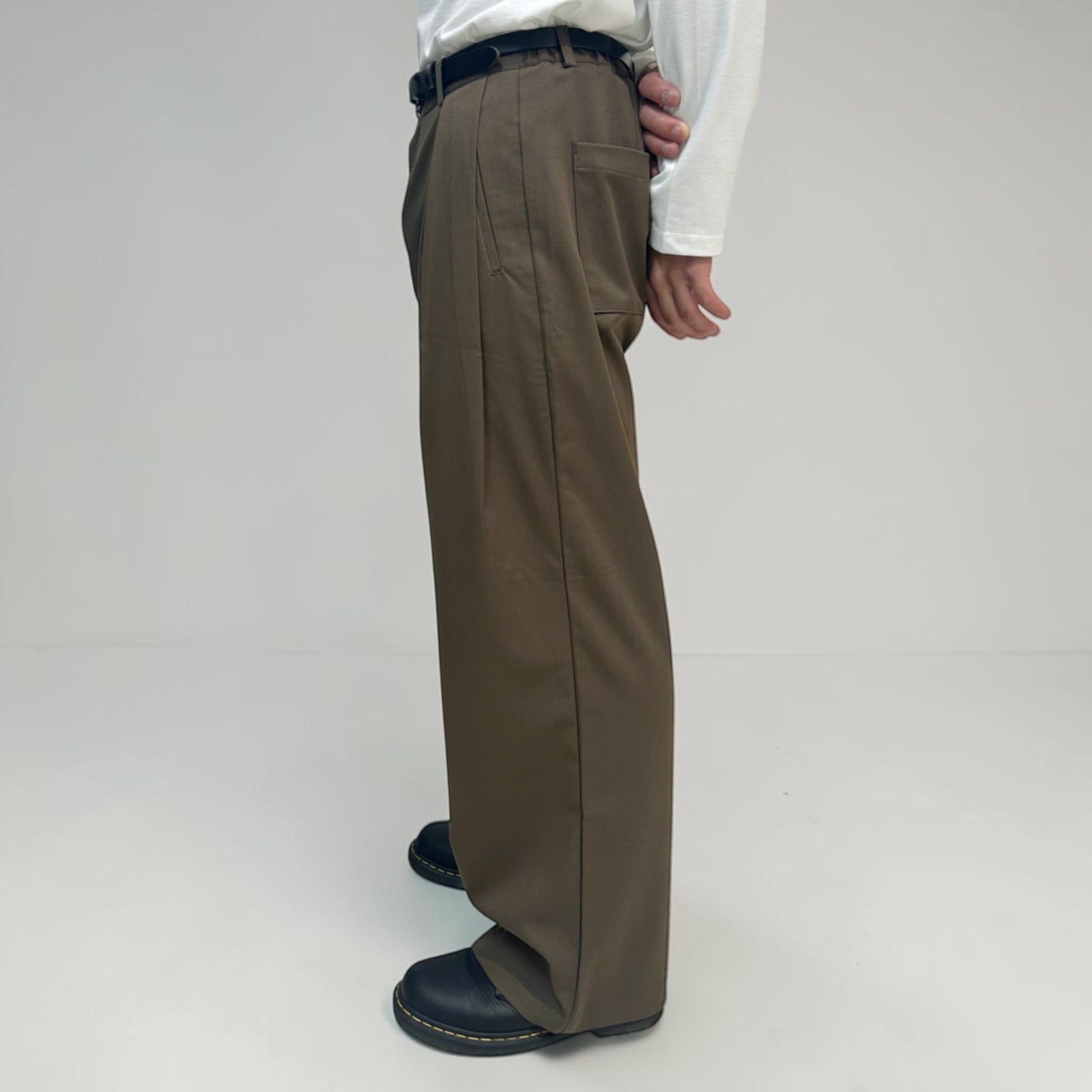 Margaret 2-Tuck Pants Dark Olive | ODD EVEN