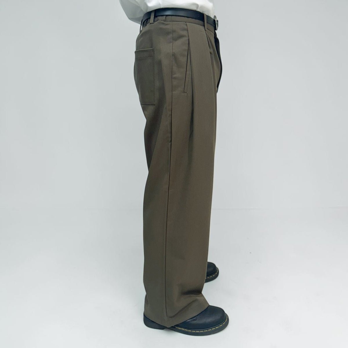 Margaret 2-Tuck Pants Dark Olive | ODD EVEN