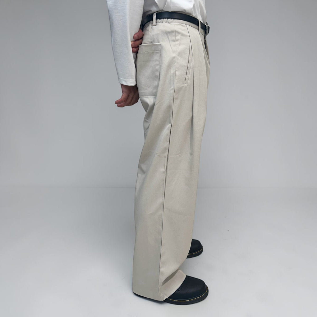 Margaret 2-Tuck Wide Leg Pants Light Beige | ODD EVEN