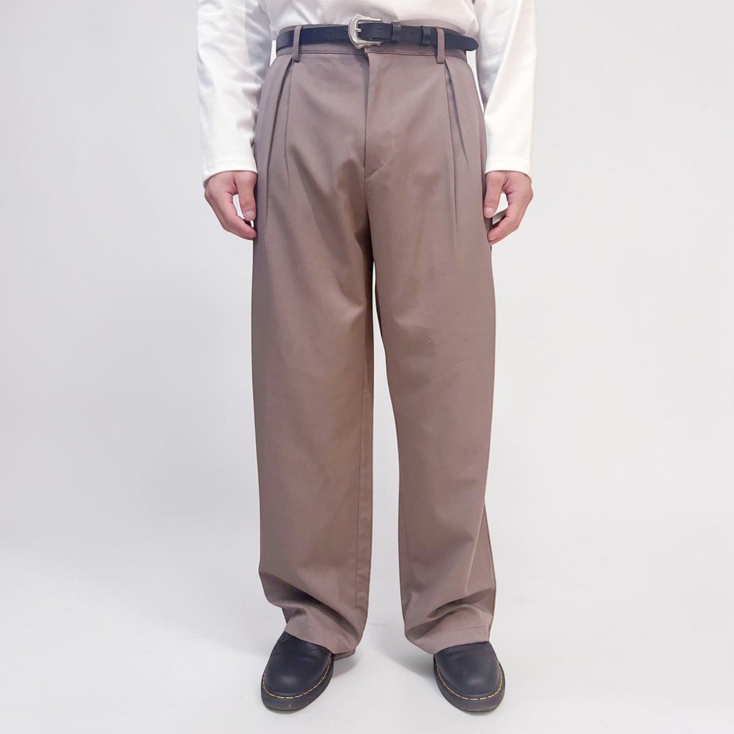 Invis-Able Margaret 2-Tuck Pants Brown | ODD EVEN
