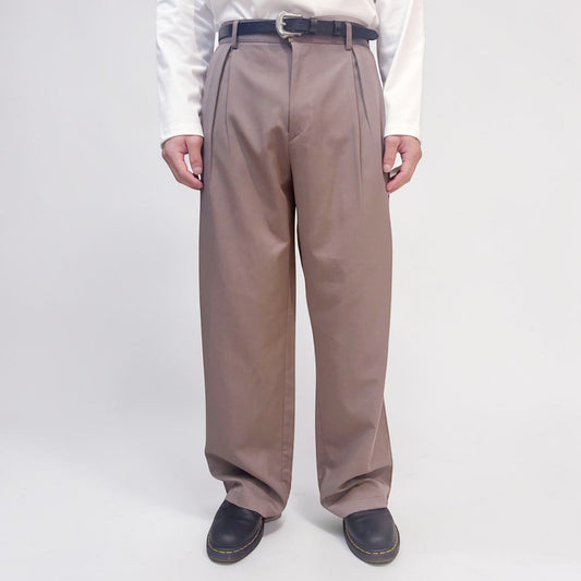 Invis-Able Margaret 2-Tuck Pants Brown | ODD EVEN