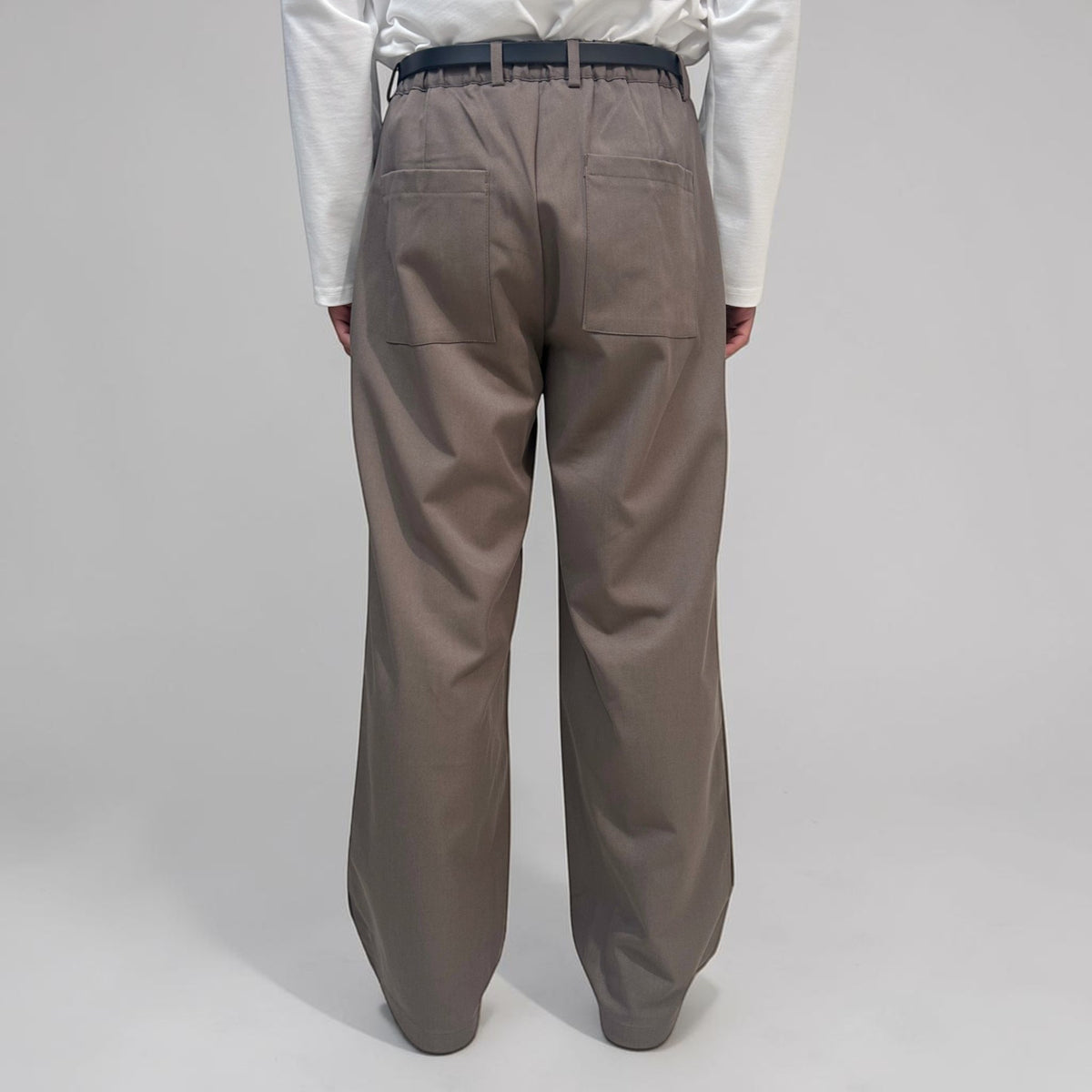 Invis-Able Margaret 2-Tuck Pants Brown | ODD EVEN