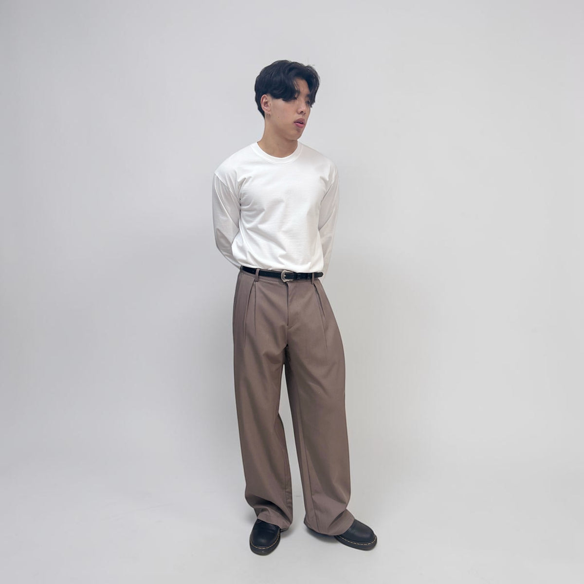Invis-Able Margaret 2-Tuck Pants Brown | ODD EVEN