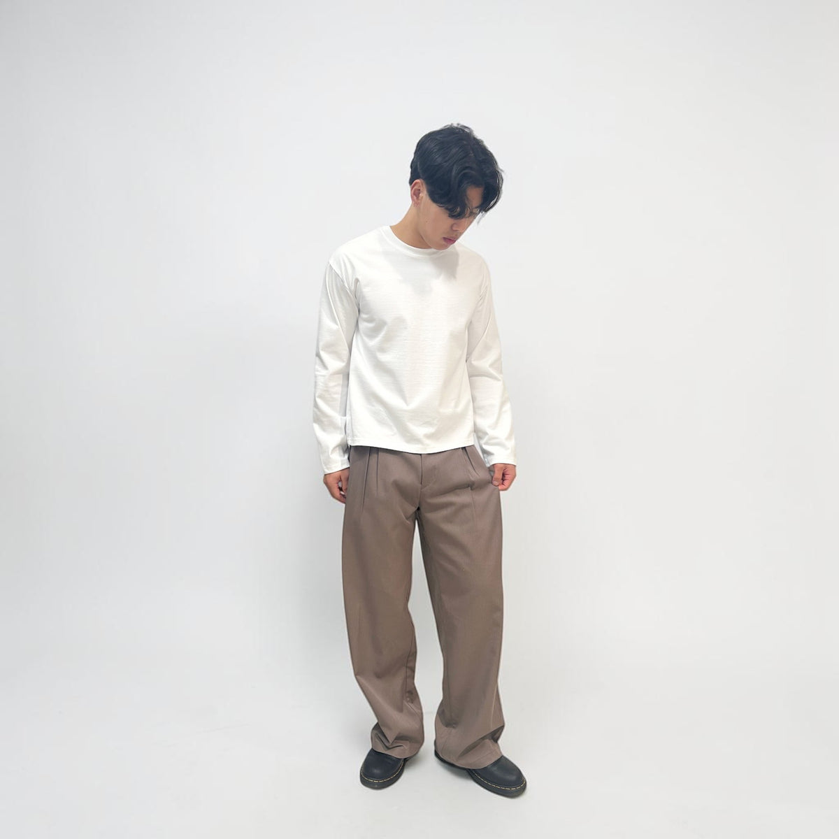 Invis-Able Margaret 2-Tuck Pants Brown | ODD EVEN