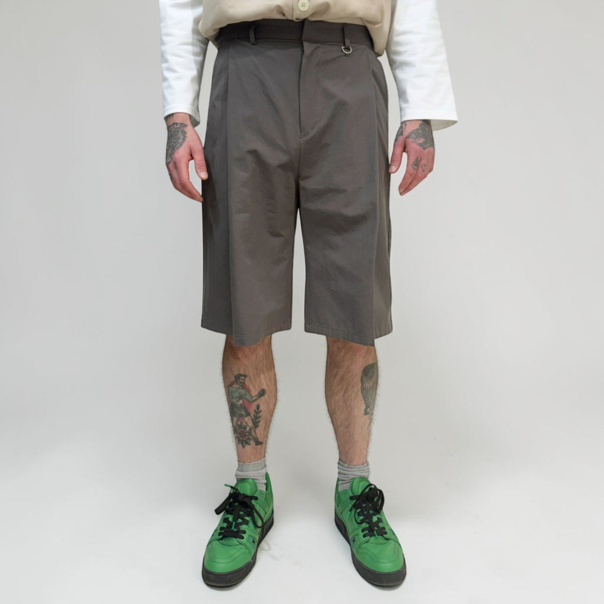 Senne Capital Pleated Shorts Charcoal | ODD EVEN