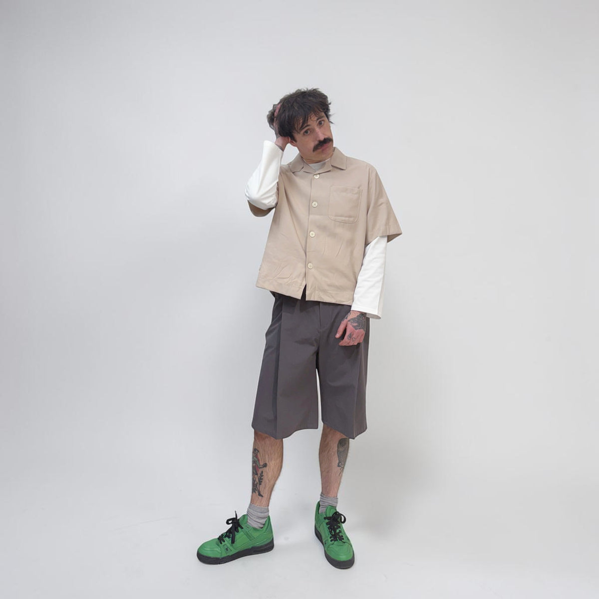 Senne Capital Pleated Shorts Charcoal | ODD EVEN