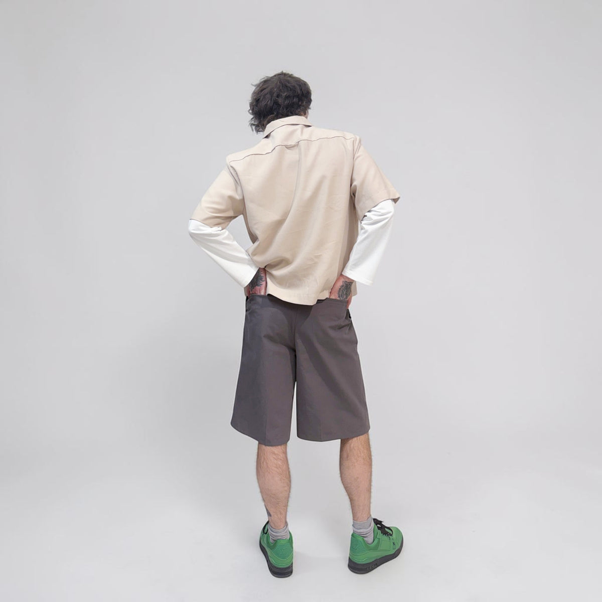Senne Capital Pleated Shorts Charcoal | ODD EVEN
