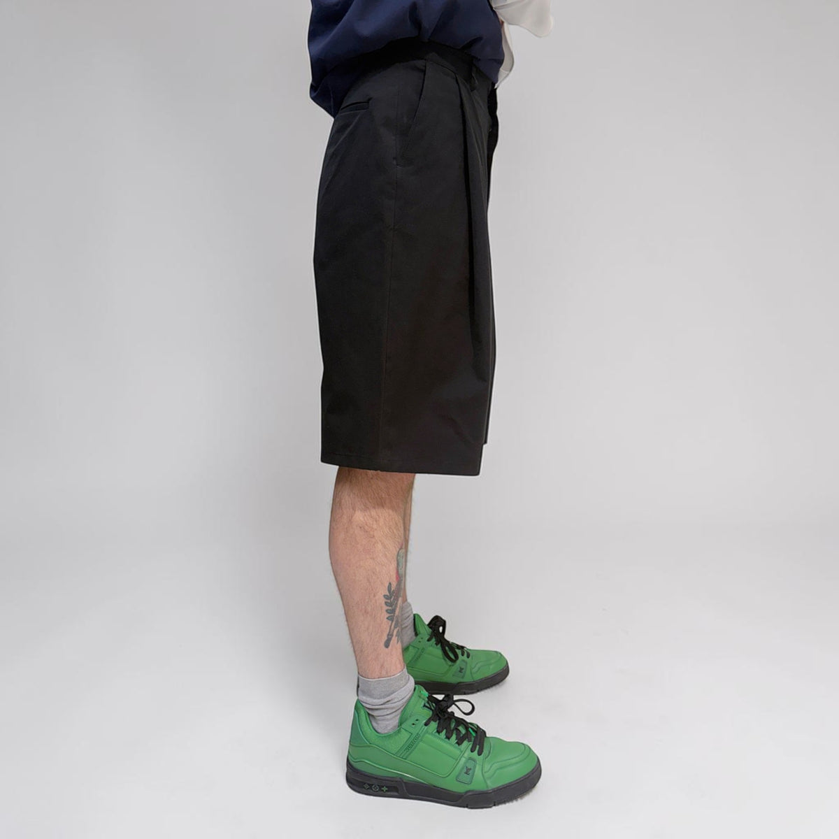 Senne Capital Pleated Shorts Black