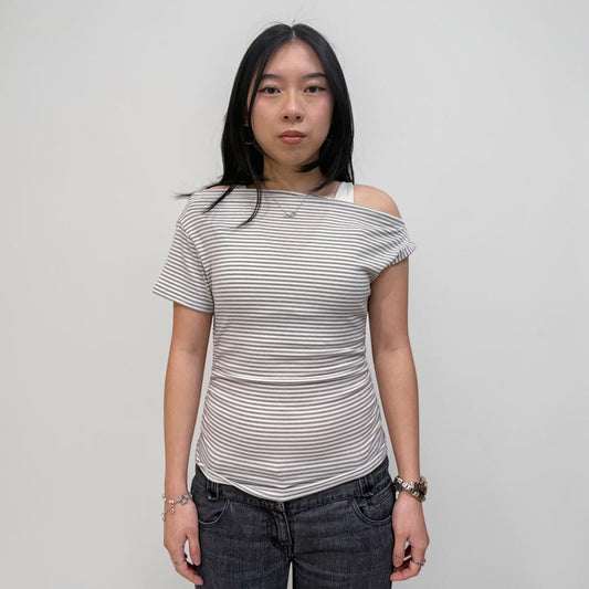 Askhaki Seoul Off Shoulder Top White | ODD EVEN