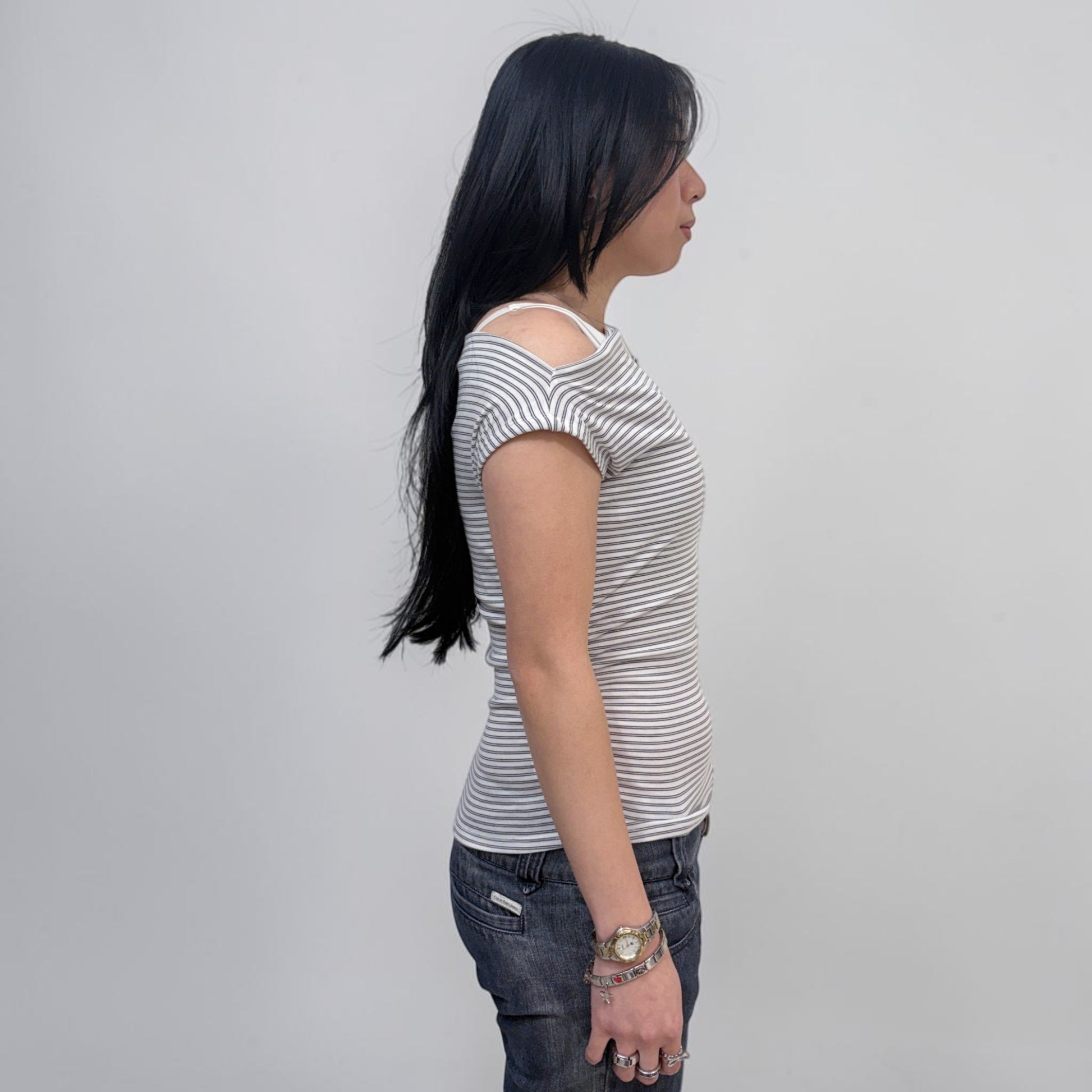 Askhaki Seoul Off Shoulder Top White | ODD EVEN