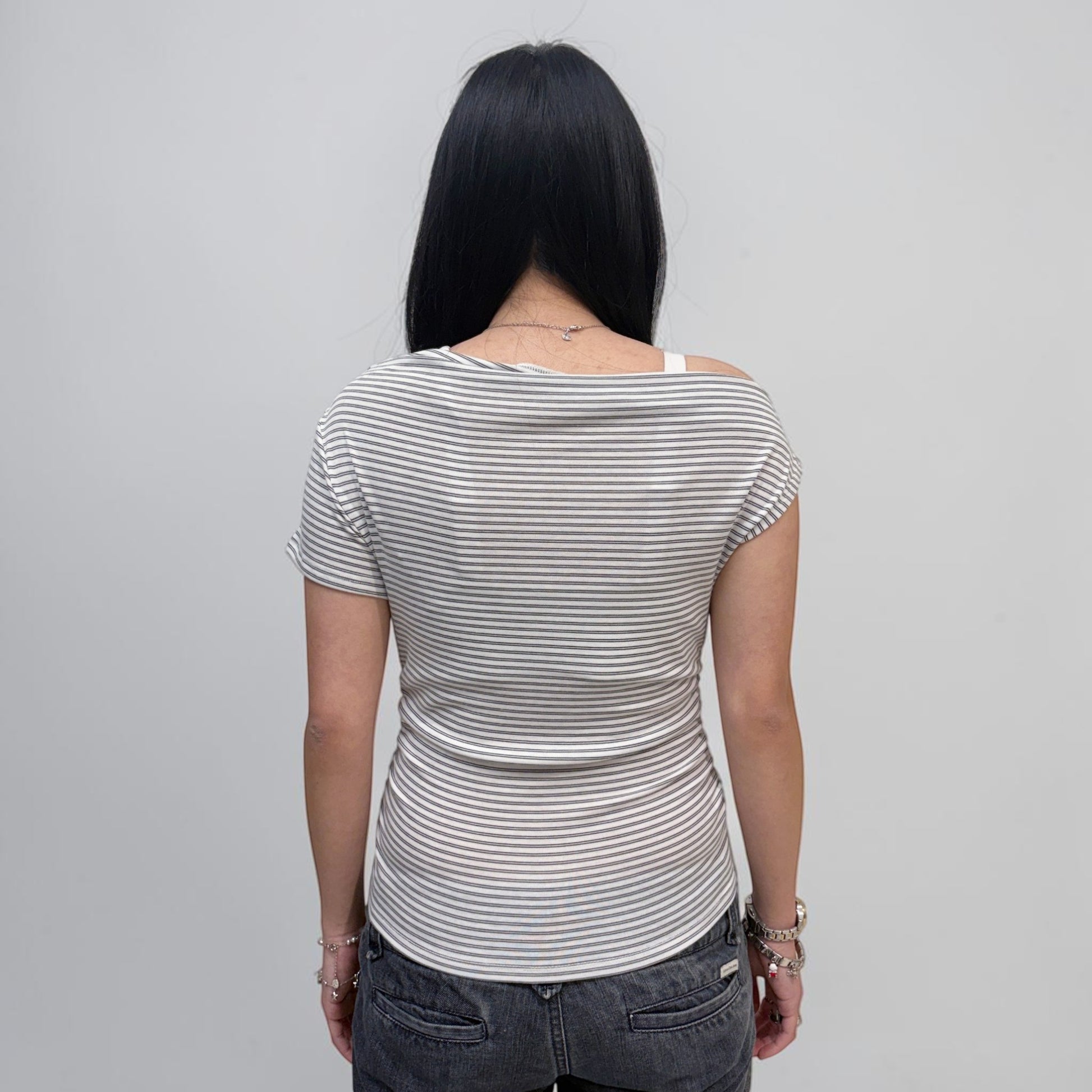 Askhaki Seoul Off Shoulder Top White | ODD EVEN