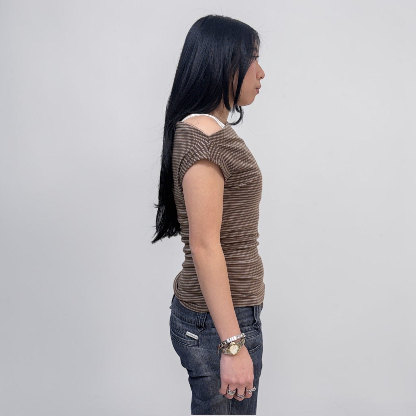 Askhaki Seoul Off Shoulder Top Brown | ODD EVEN