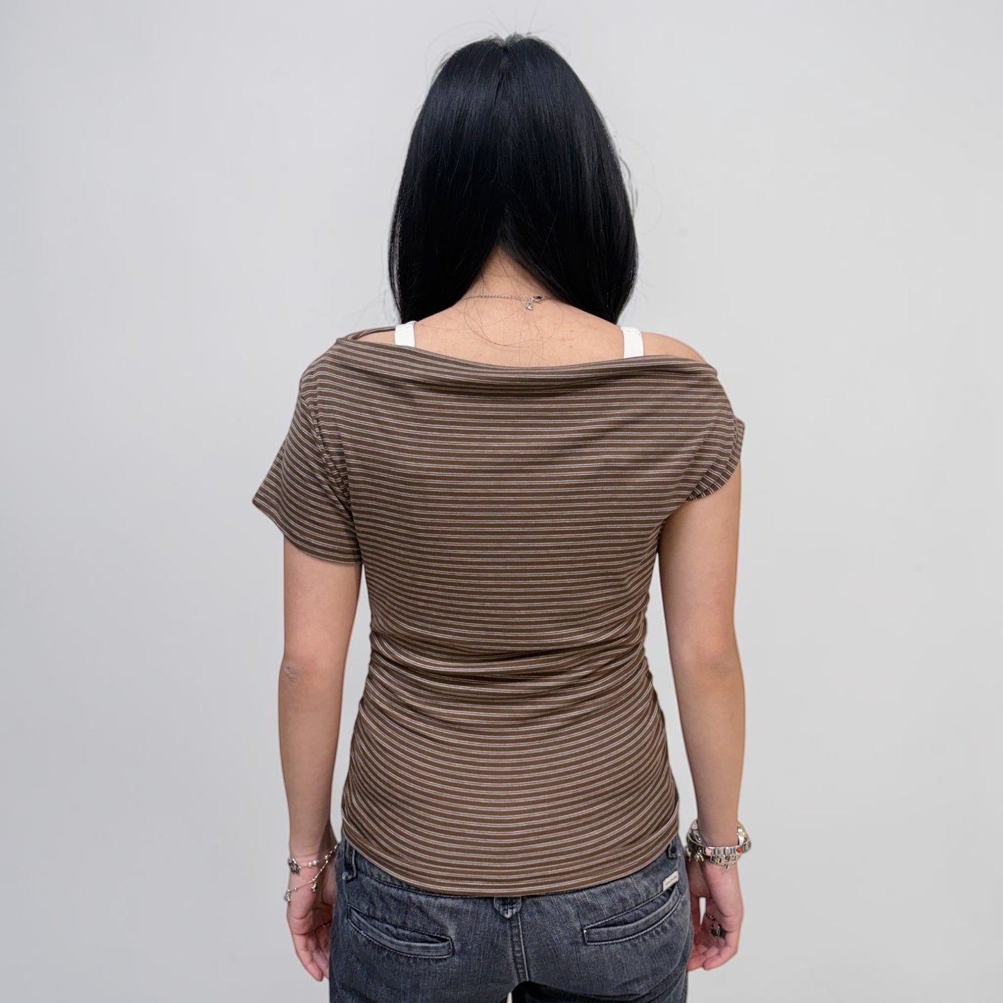 Askhaki Seoul Off Shoulder Top Brown | ODD EVEN