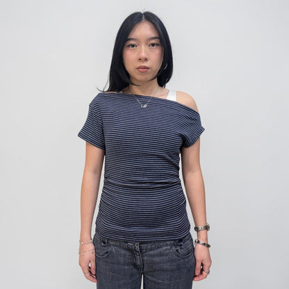 Askhaki Seoul Off Shoulder Top Navy | ODD EVEN