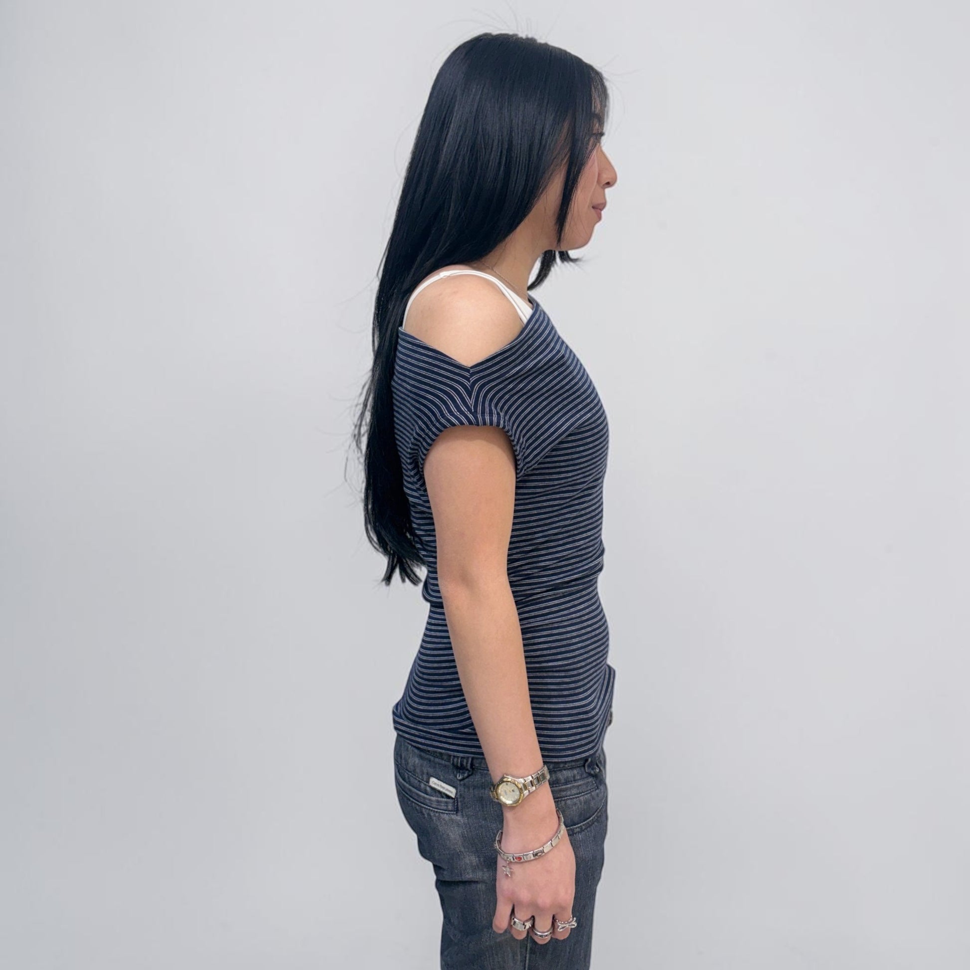 Askhaki Seoul Off Shoulder Top Navy | ODD EVEN
