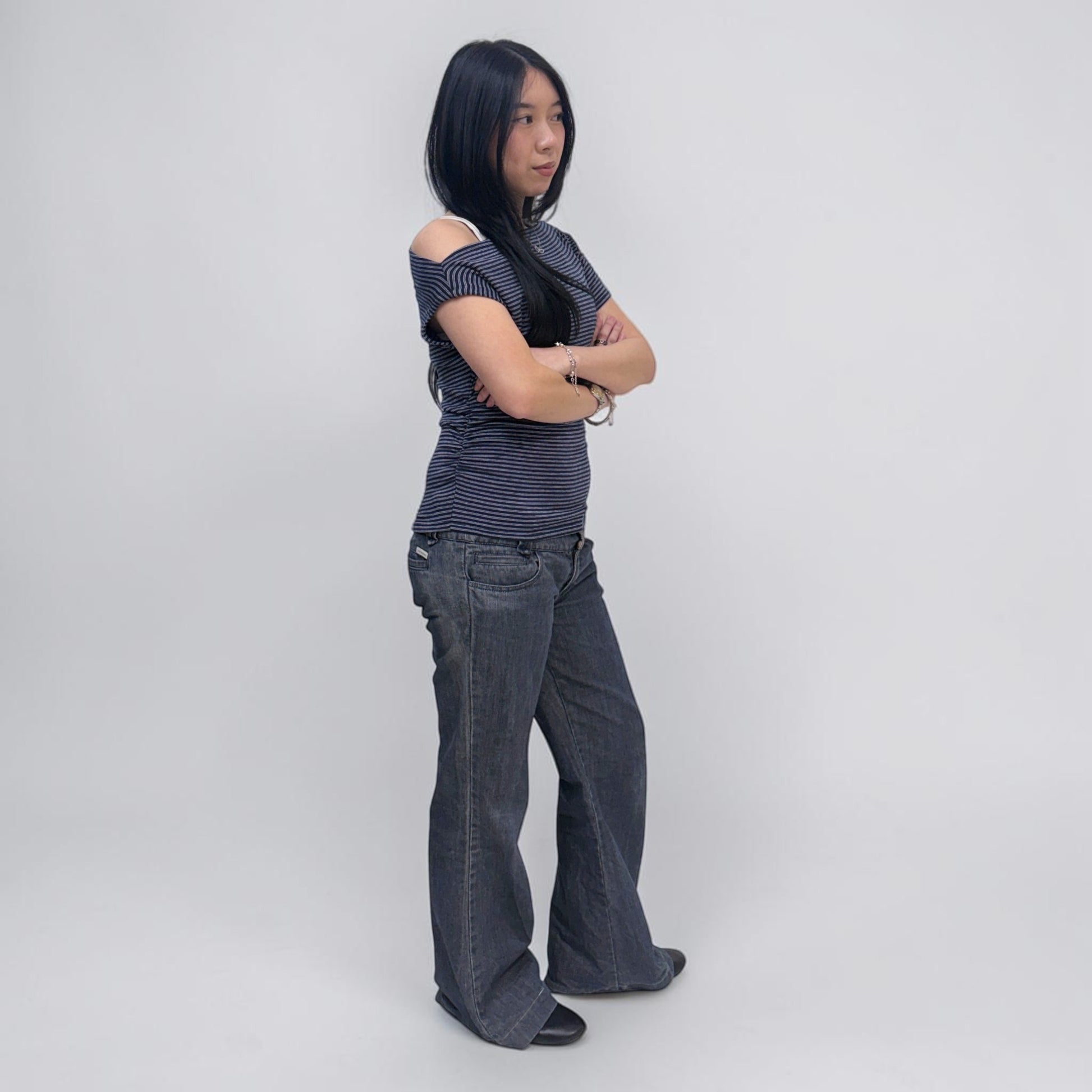 Askhaki Seoul Off Shoulder Top Navy | ODD EVEN