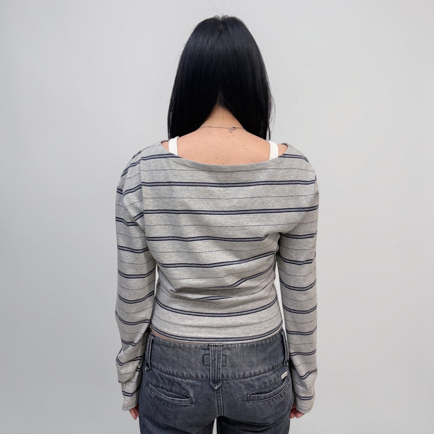Askhaki Seoul Chelsea Long Sleeve Grey | ODD EVEN