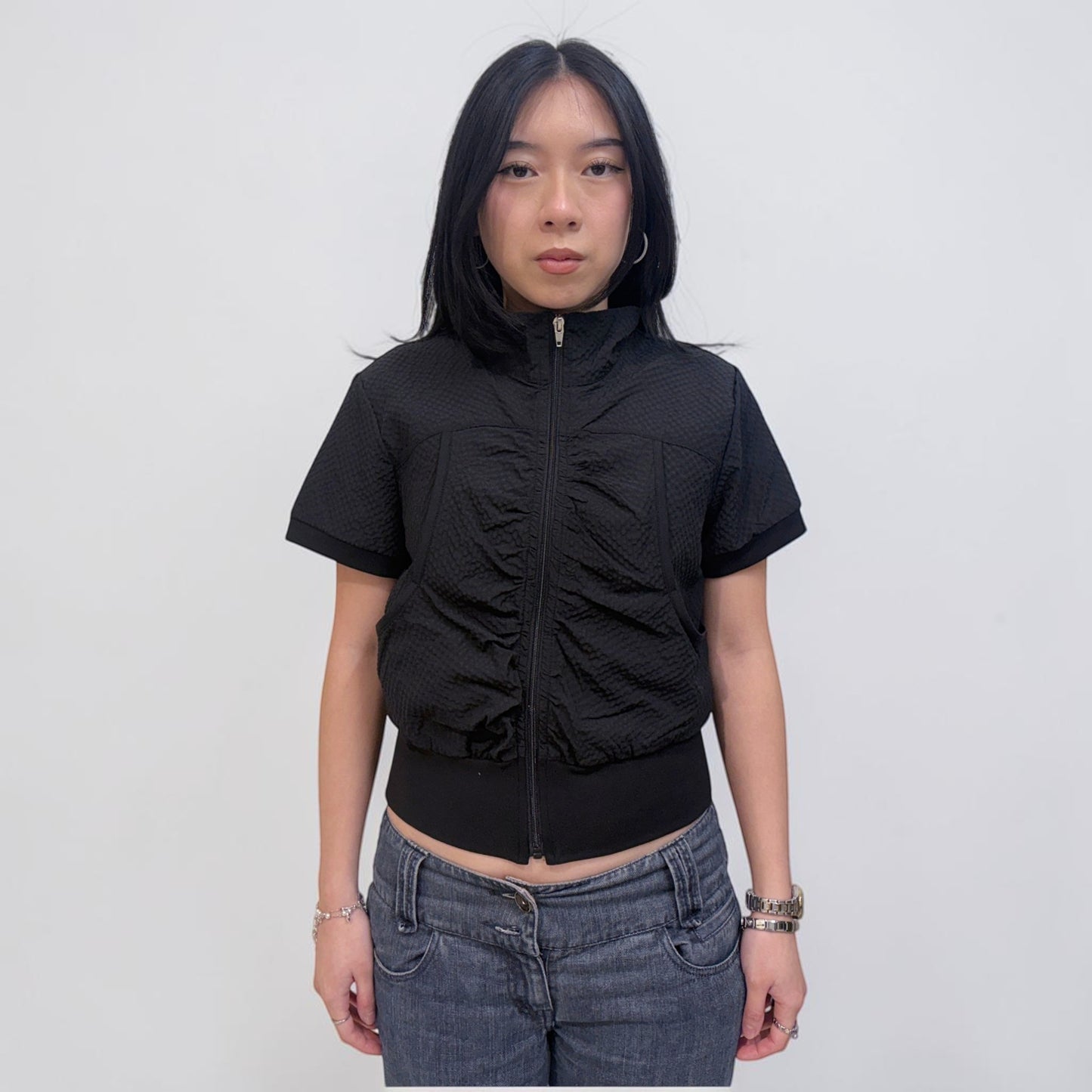 Askhaki Seoul Highgarden Top Black | ODD EVEN