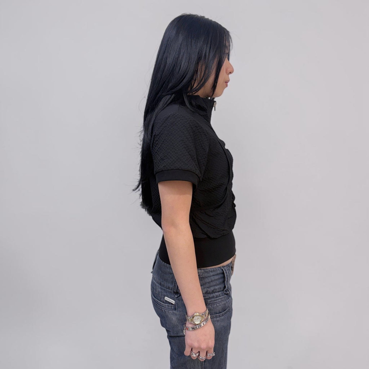 Askhaki Seoul Highgarden Top Black | ODD EVEN