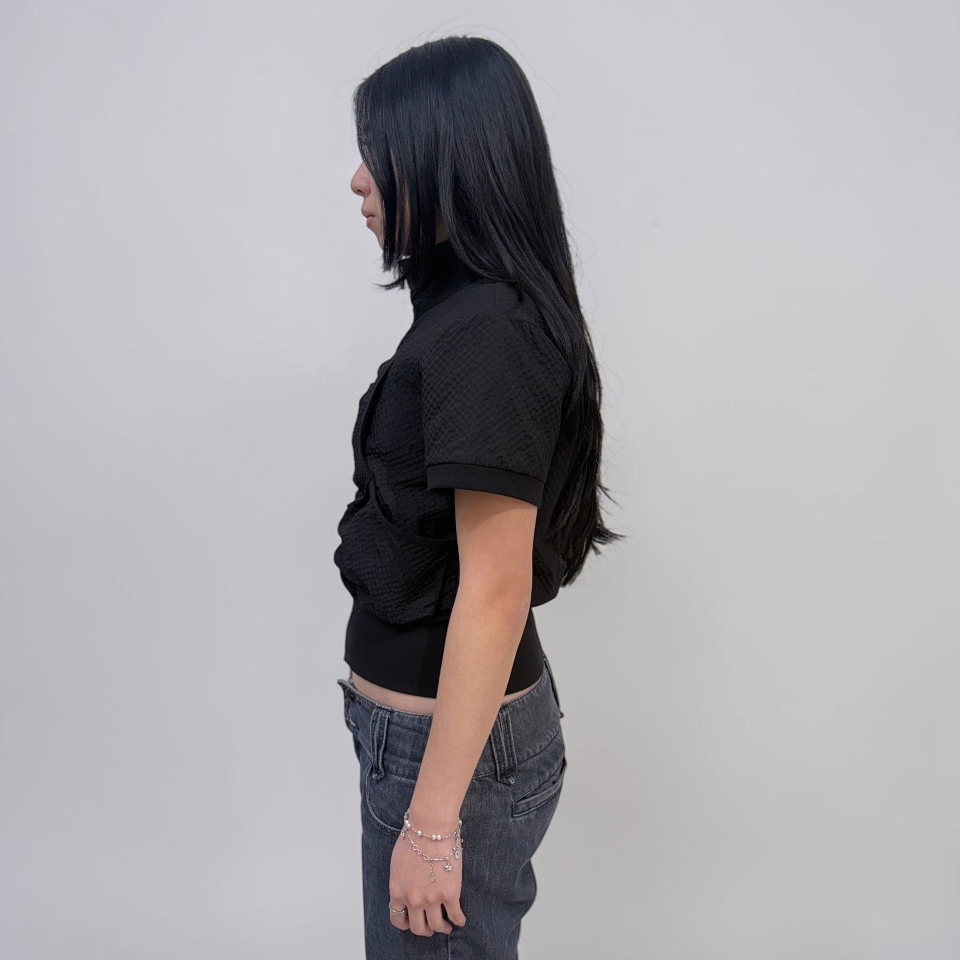 Askhaki Seoul Highgarden Top Black | ODD EVEN