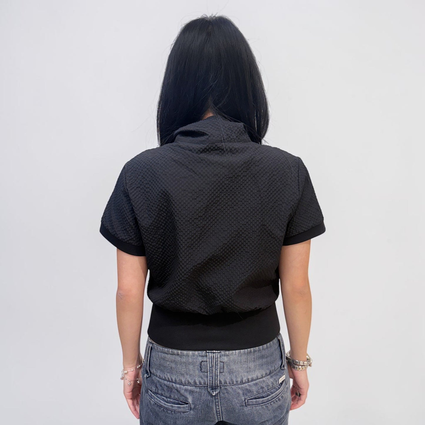 Askhaki Seoul Highgarden Top Black | ODD EVEN