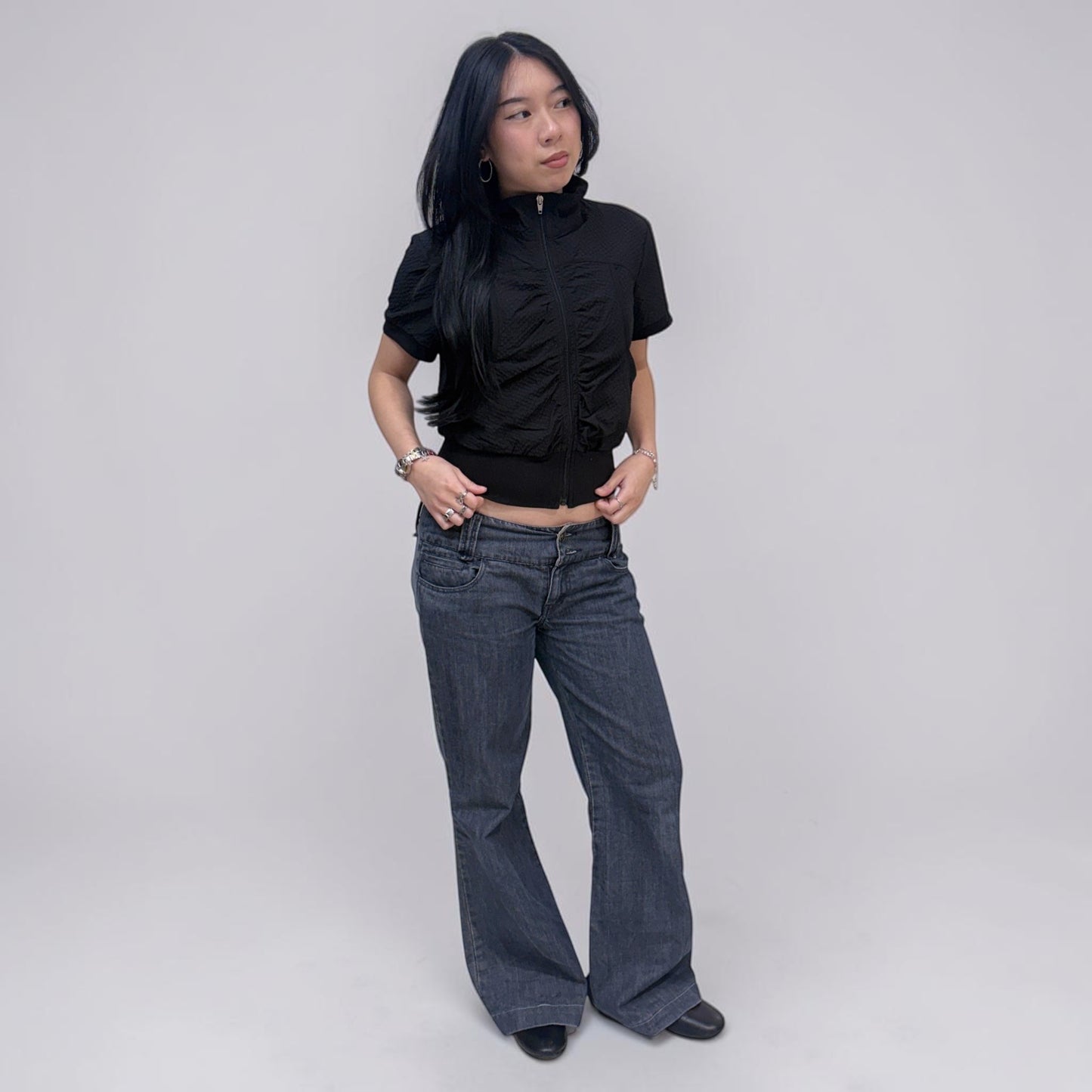 Askhaki Seoul Highgarden Top Black | ODD EVEN