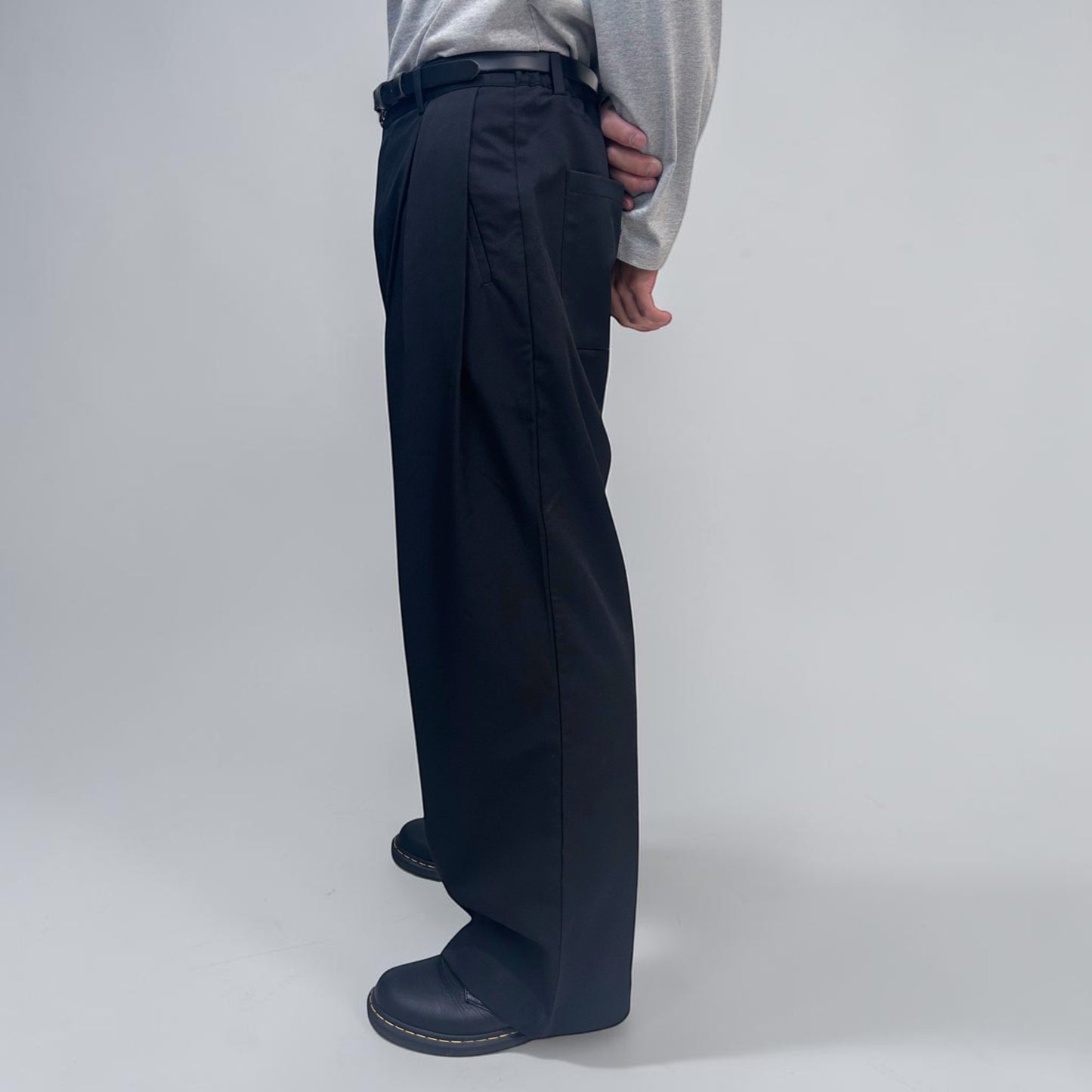 Margaret 2-Tuck Pants Black | ODD EVEN