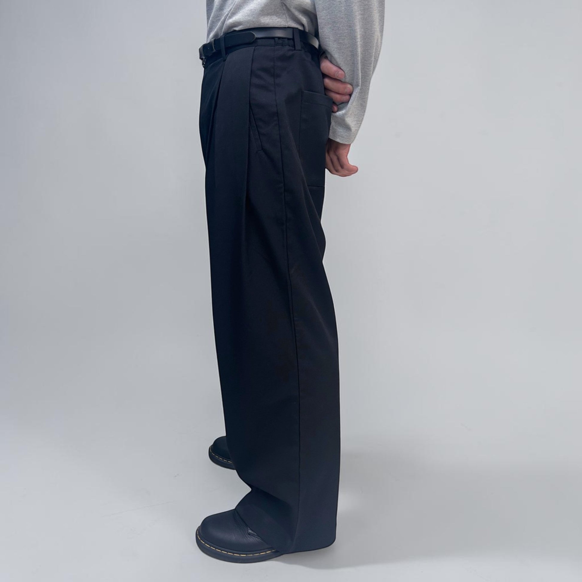 Margaret 2-Tuck Pants Black | ODD EVEN