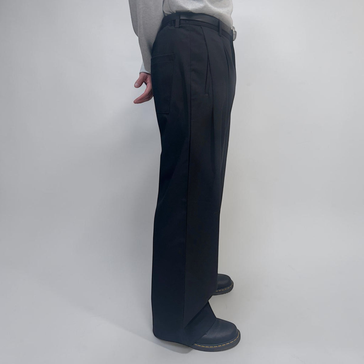 Margaret 2-Tuck Pants Black | ODD EVEN