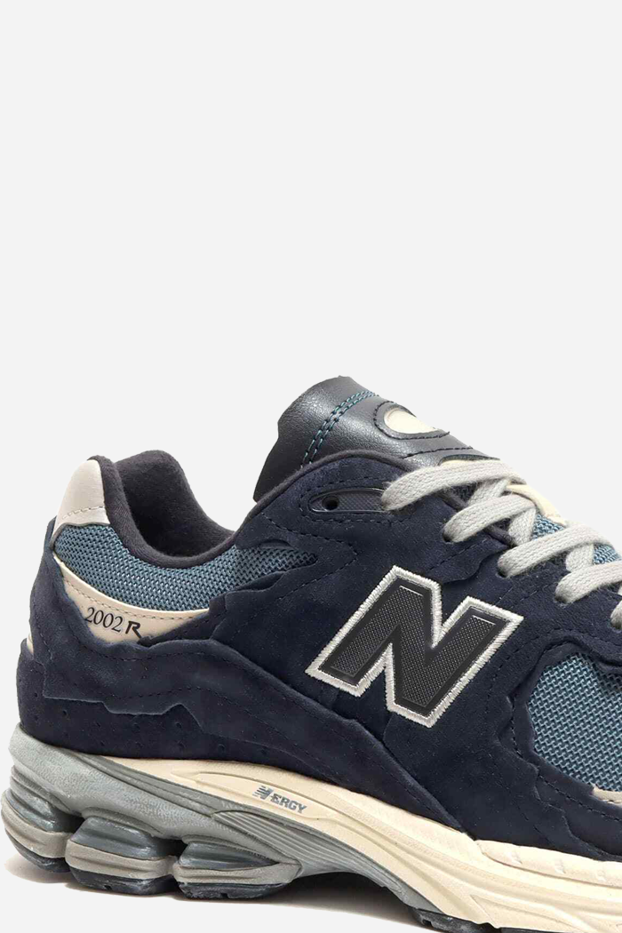 New Balance Protection Pack 2002R Dark Navy | ODD EVEN